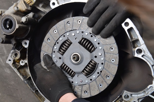 5 Signs of a Worn Out Clutch You May See After Auto Mechanic College