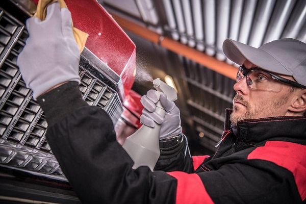 Professional automotive detailers often find bugs in a vehicle’s grille and front end