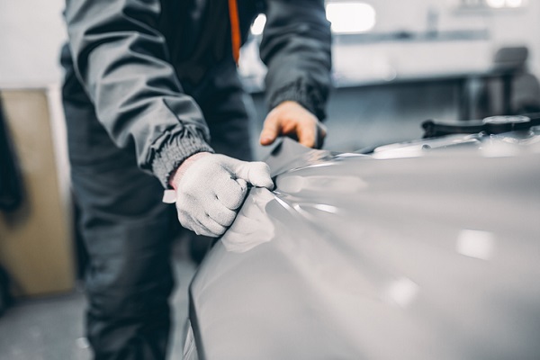 Learn the Right Order for Cleaning a Car for Your Auto Detailing Career