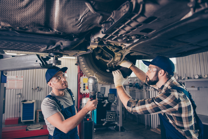 3 Common Dangers Mechanics Face After Automotive School and How to Avoid Them