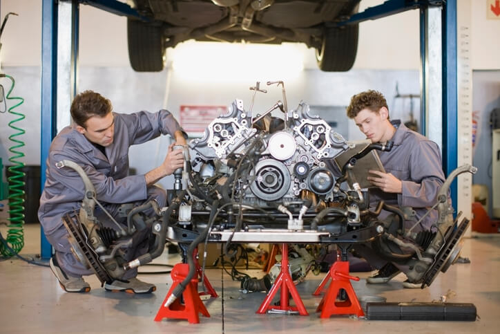 Budding auto mechanics in auto mechanic school