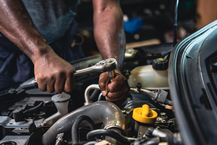 Want to Become a Mechanic? Learn What Consumers Want From Their EVs