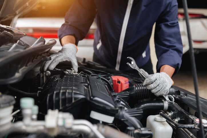 An auto mechanic student studying vehicle airflow in training shop