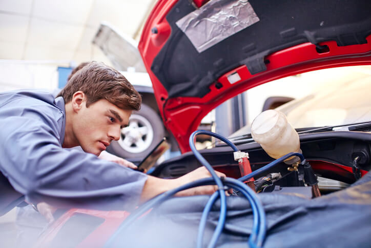 An auto mechanic trainee performing an EVAP system test