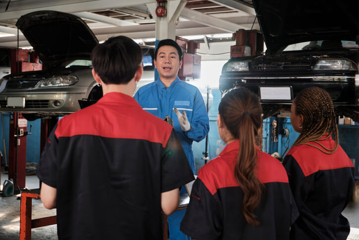 An ATC Montreal instructor explaining suspension systems