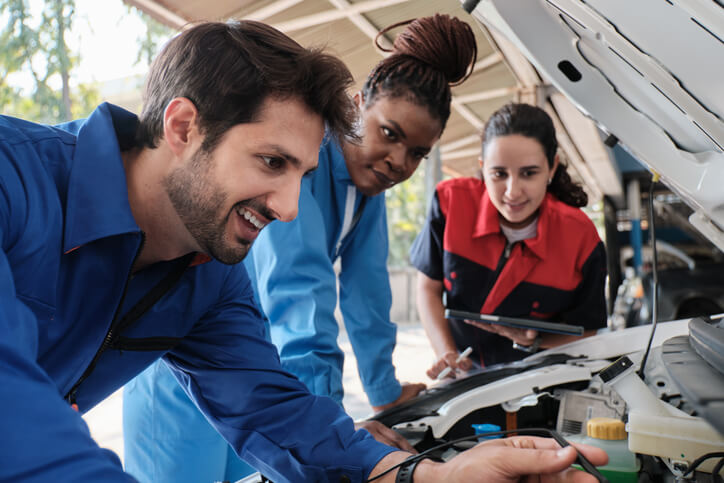 An instructor teaching A/C diagnostics in auto mechanic training