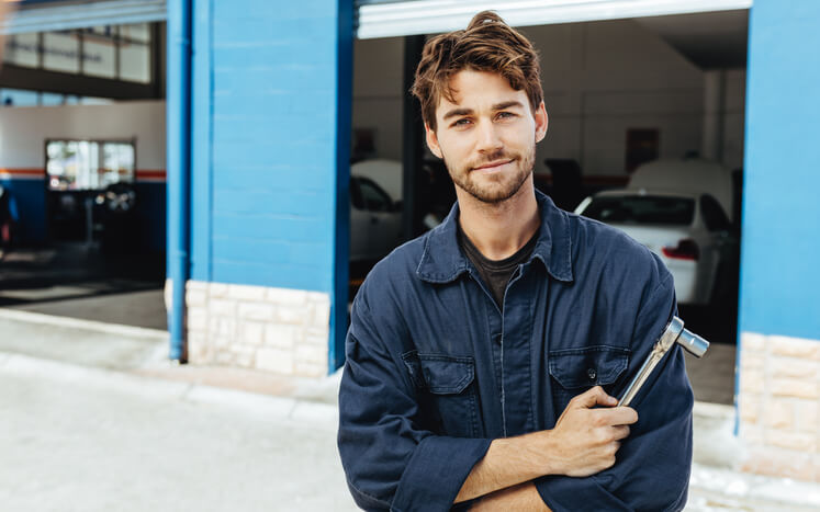 An auto mechanic business manager training graduate planning to open a repair shop