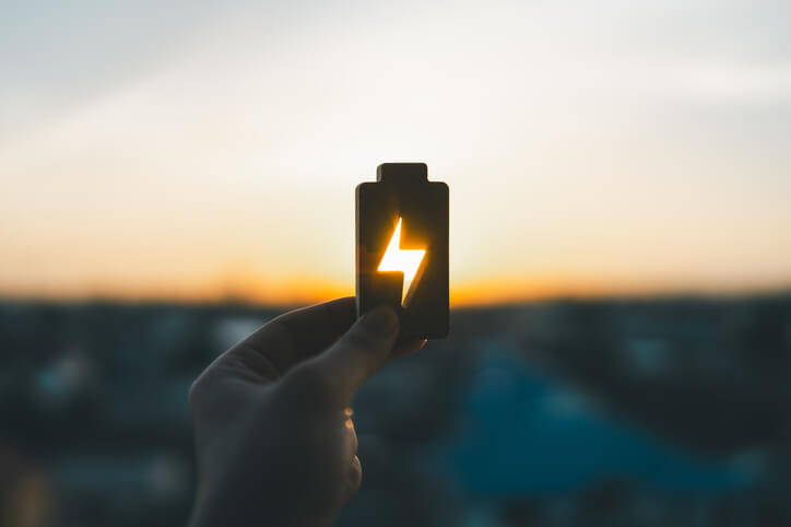 A symbol of energy efficiency represents the future of electric vehicle mechanic careers.