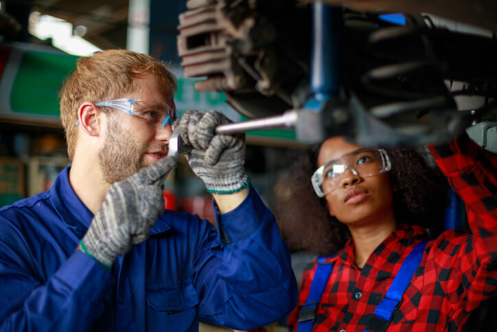 How Mentorship Accelerates Success for Auto Mechanic Students
