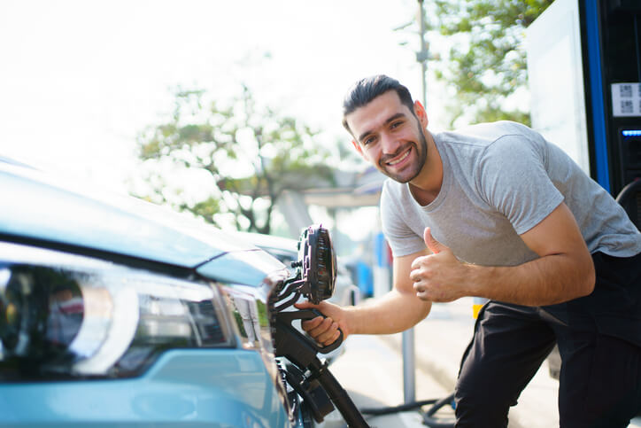 An electric vehicle connected to a DC fast charging station during high-speed charging
