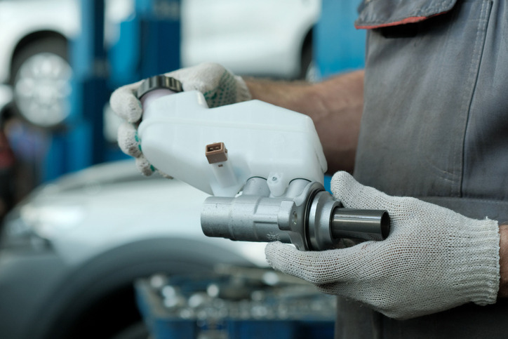 Brake Master Cylinder Problems: Sinking Pedal, Internal Bypass, and Diagnostic Clues