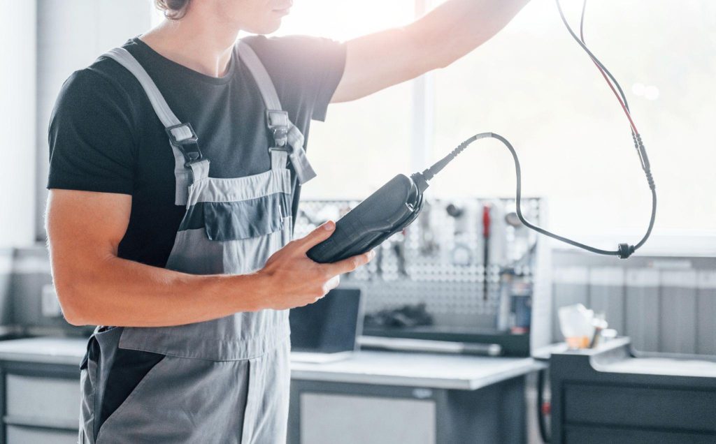 A technician diagnosing an EVAP system leak with a scan tool