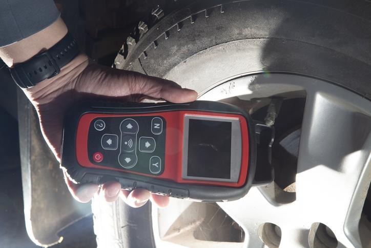 A scan tool displaying wheel speed sensor live data from four wheels