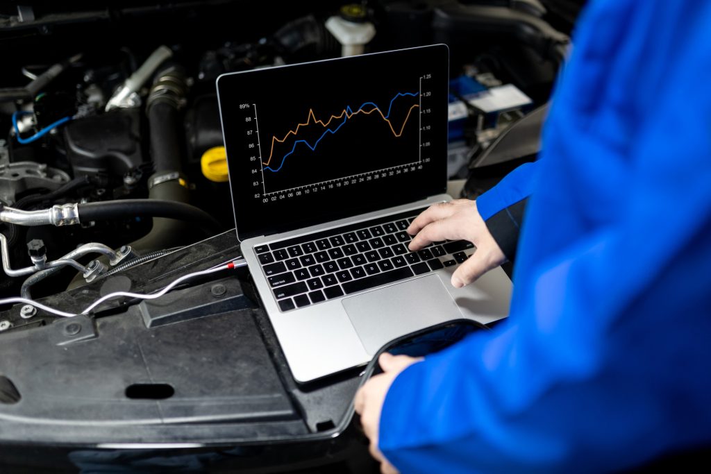 A technician checking RPM data while diagnosing crankshaft sensor symptoms